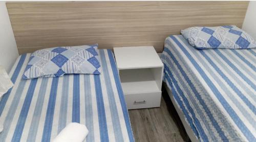 En eller flere senge i et værelse på Apartamento Luxo zona sul Ilhéus piscina academia sauna