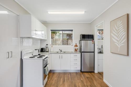 Køkken eller tekøkken på Modern Comfort in Quiet Neighbourhood!