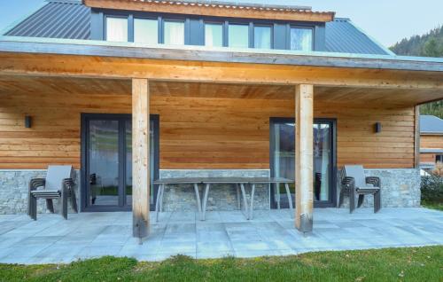 Το κτήριο όπου στεγάζεται  η παραθεριστική κατοικία