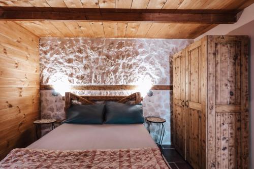 Ένα ή περισσότερα κρεβάτια σε δωμάτιο στο challet Nestor