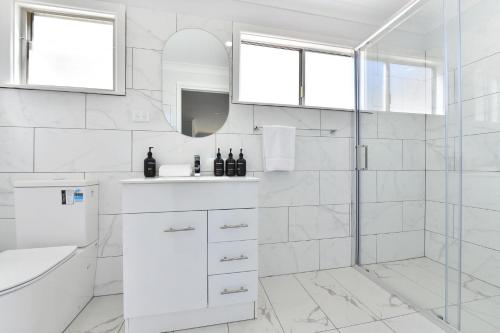 Ένα μπάνιο στο Cessnock Country Comfort Your Gateway to Vineyards Views and Valley Charm