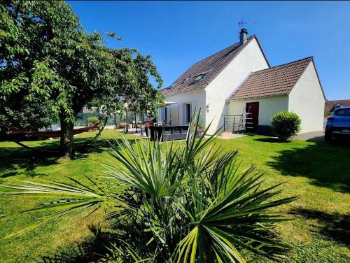 En have udenfor Chambre Privée, Villeron, proche aéroport CDG et Parc Astérix