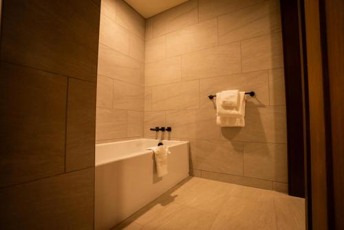 Ένα μπάνιο στο Rain Rock Casino Resort Hotel