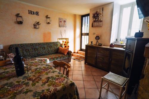 Posezení v ubytování La Brigantessa - Digital Detox in the Abruzzo Mountains