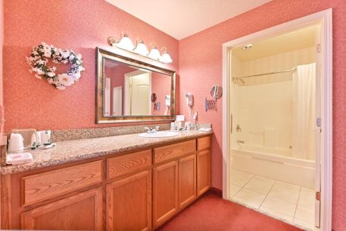 Ένα μπάνιο στο Murphys Suites