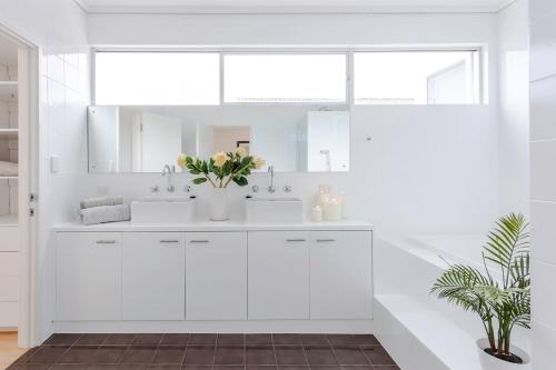 Koupelna v ubytování Belle Escapes - Villa Luxe on Henley