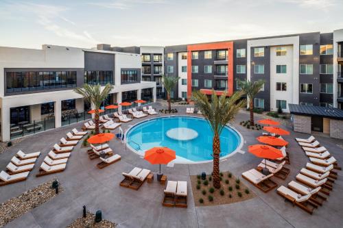 an aerial view of a hotel with a pool and chairs and umbrellas at Otonomus Hotel Las Vegas in Las Vegas