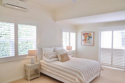 Ένα ή περισσότερα κρεβάτια σε δωμάτιο στο 'Lower Frome' Colonial Charm in the heart of Robe