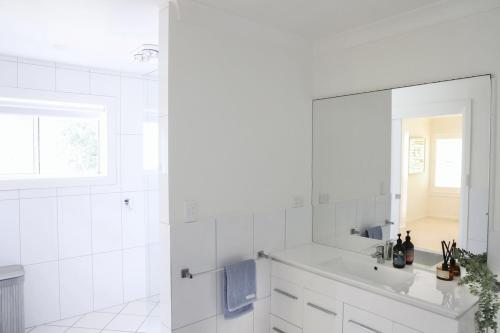 Ένα μπάνιο στο 'Lower Frome' Colonial Charm in the heart of Robe