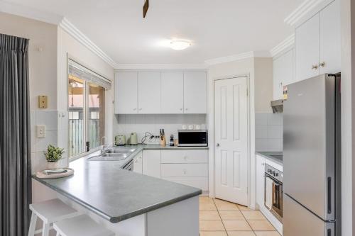 Η κουζίνα ή μικρή κουζίνα στο The Complete Package, Near Gabbinbar!