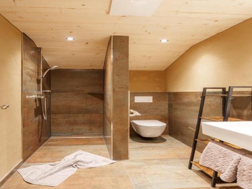 Ένα μπάνιο στο Dog-friendly apartment in the Tannheim Valley