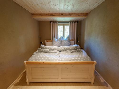 Ένα ή περισσότερα κρεβάτια σε δωμάτιο στο Dog-friendly apartment in the Tannheim Valley