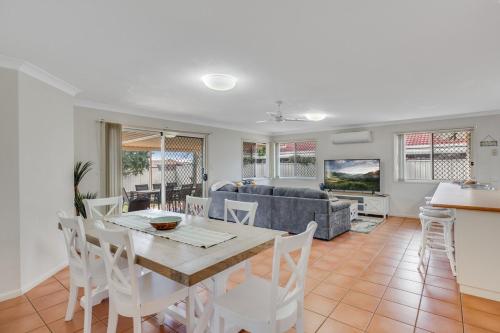 Kuchyň nebo kuchyňský kout v ubytování Perfect Family Retreat in Middle Ridge!