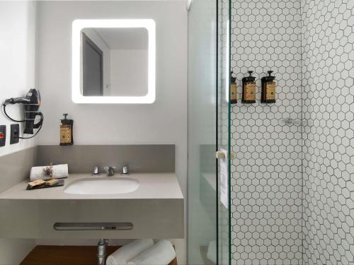 Koupelna v ubytování Novotel Porto Alegre Tres Figueiras