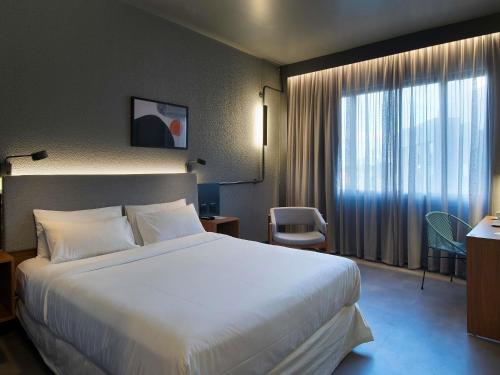 Postel nebo postele na pokoji v ubytování Novotel Porto Alegre Tres Figueiras