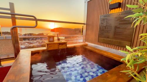 a room with a koi pond in the floor at Tsuru Yoshikawa Onsen in Manazuru