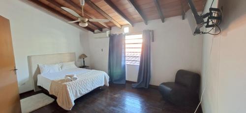 A bed or beds in a room at Casa Micha - Hospedaje temporal en Asunción
