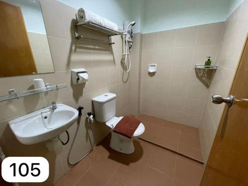 Ένα μπάνιο στο Ezzyhome Taman Molek