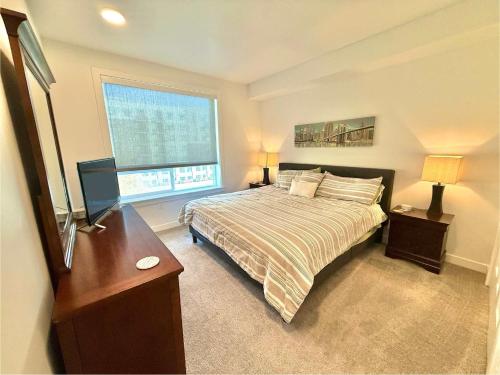 Voodi või voodid majutusasutuse New Condo with LOTS of Amenities toas