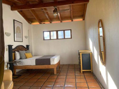 Ένα ή περισσότερα κρεβάτια σε δωμάτιο στο Casa Hidalgo Hideaway