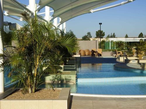 Bassein majutusasutuses Mercure Sydney Liverpool või selle lähedal