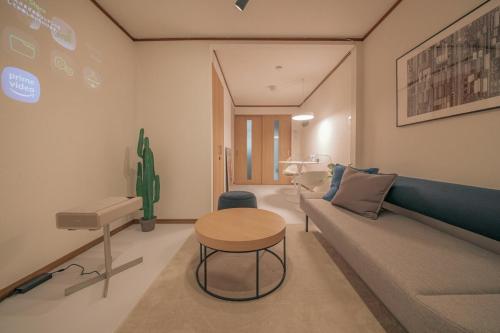 Private house near Umeda, limited to one group per day entire house 6 min walk to Nakazakicho station