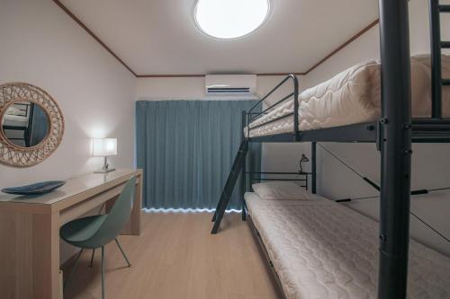 Private house near Umeda, limited to one group per day entire house 6 min walk to Nakazakicho station
