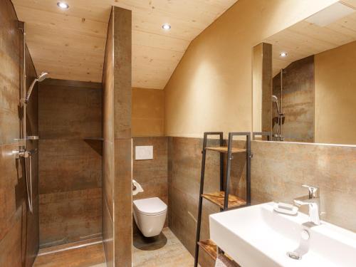 Ένα μπάνιο στο Dog-friendly apartment in the Tannheim Valley