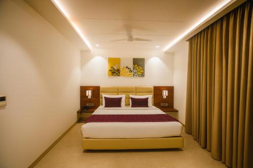 Ένα ή περισσότερα κρεβάτια σε δωμάτιο στο HOTEL TEN SQUARE - 5 Minutes from The Taj Mahal