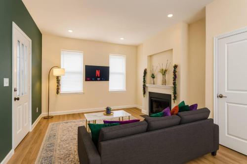 a living room with a couch and a fireplace at Soulard King 1BR w Washer & 370 Mbps Wi-Fi in Saint Louis