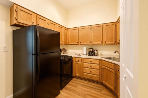 Kuchyň nebo kuchyňský kout v ubytování Soulard King 1BR w Washer & 370 Mbps Wi-Fi