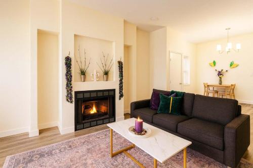 a living room with a couch and a fireplace at Soulard King 1BR w Washer & 370 Mbps Wi-Fi in Saint Louis