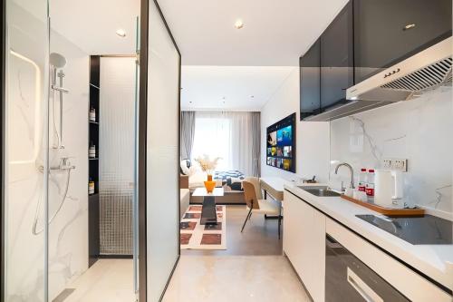 Η κουζίνα ή μικρή κουζίνα στο ShenZhen Platinum Collection Service Apt