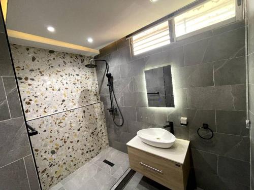 Ένα μπάνιο στο Oceanic-Supreme Standard Spaces