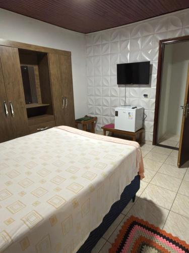 Ένα ή περισσότερα κρεβάτια σε δωμάτιο στο Suíte casal 01