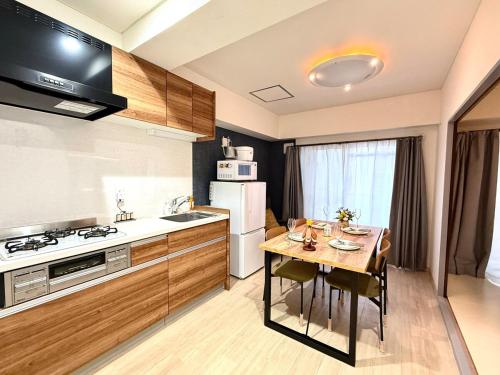Moto Sakura 403,2 bedrooms with 4 beds, 6 people, direct access to Narita and Haneda Airports, Asakusa and Ueno area, 5 train lines available, Bicycles free rental