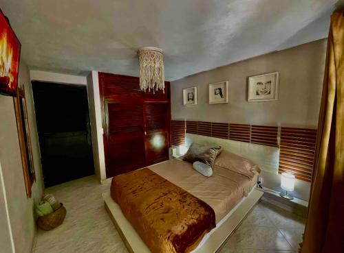 Ένα ή περισσότερα κρεβάτια σε δωμάτιο στο Apto con jacuzzi Laureles