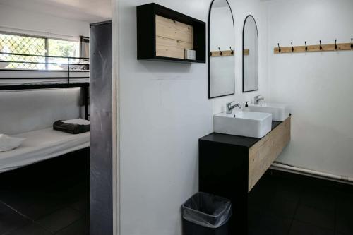 Ένα μπάνιο στο Nomads Noosa