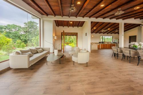 Χώρος καθιστικού στο Taytacha Lodge