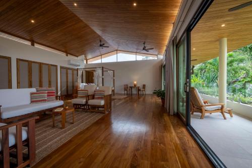 Posezení v ubytování Capitán Suizo Beachfront Boutique Hotel