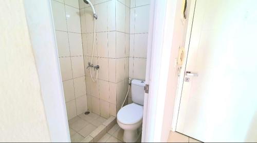 Ένα μπάνιο στο summarecon springlake view