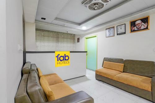 Posezení v ubytování FabHotel Kalawati Palace