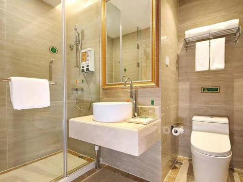 Ένα μπάνιο στο Vienna International Hotel Shanghai Qingpu New Town Metro Station Branch