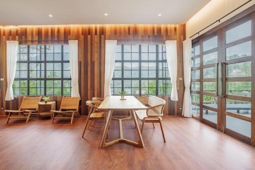 Χώρος καθιστικού στο Harley 1 BDR Condo Kata Hill, 3 Mins To kata Beach