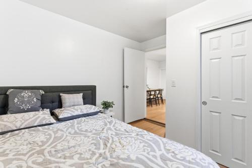 a bedroom with a bed and a white wall at Hamilton in Harrison