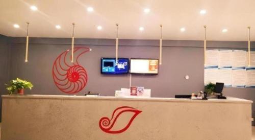 Μια τηλεόραση ή/και κέντρο ψυχαγωγίας στο Shell Hotel Jiangsu Taizhou Hailing District Taizhou Avenue