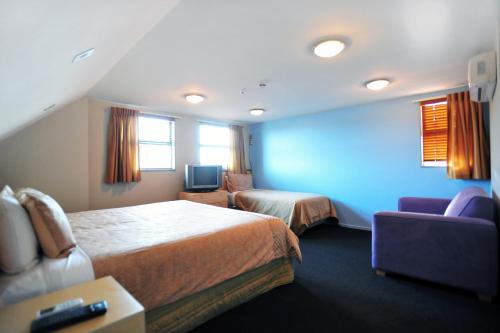 Ένα ή περισσότερα κρεβάτια σε δωμάτιο στο Athena Motel
