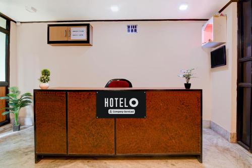 - une réception dans une chambre avec un panneau d'hôtel dans l'établissement Super Hotel O Howrah Railway Station, à Salkhia