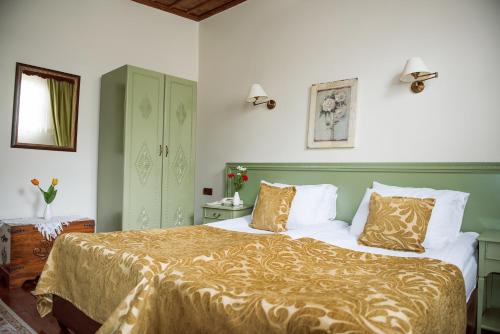 a bedroom with a large bed with a green headboard at Uğurlu Konakları in Kastamonu