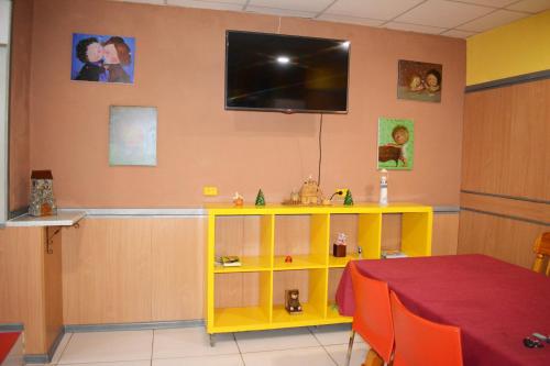 Télévision ou salle de divertissement dans l'établissement Sweetdream Hostel